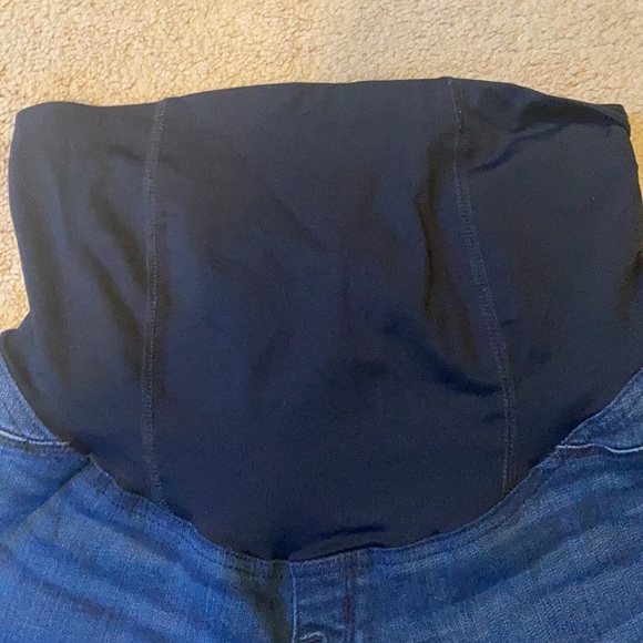 Isabel maternity shorts size 4 - Picture 2 of 8